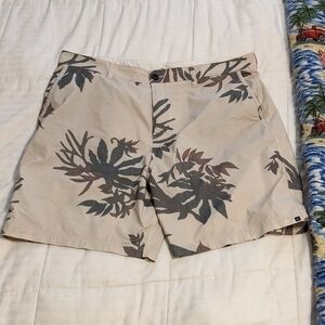 Quiksilver Amphibians board shorts size 40